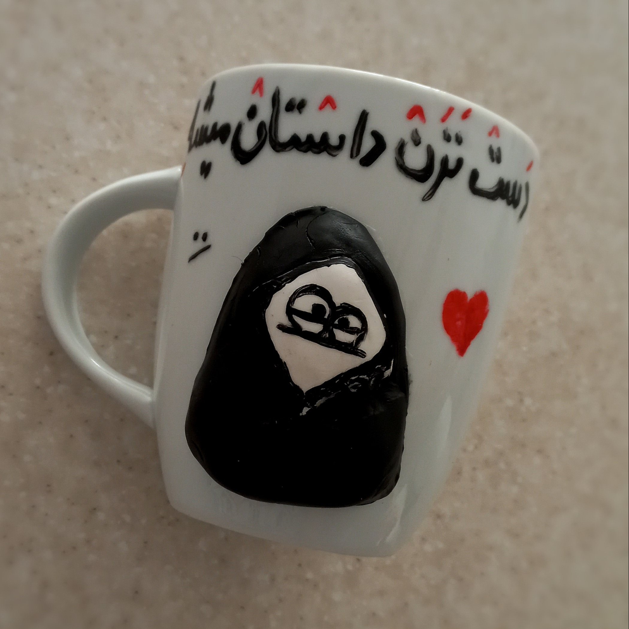 ماگ عروسکی سرامیکی  طرح دست نزن داستان میشه 