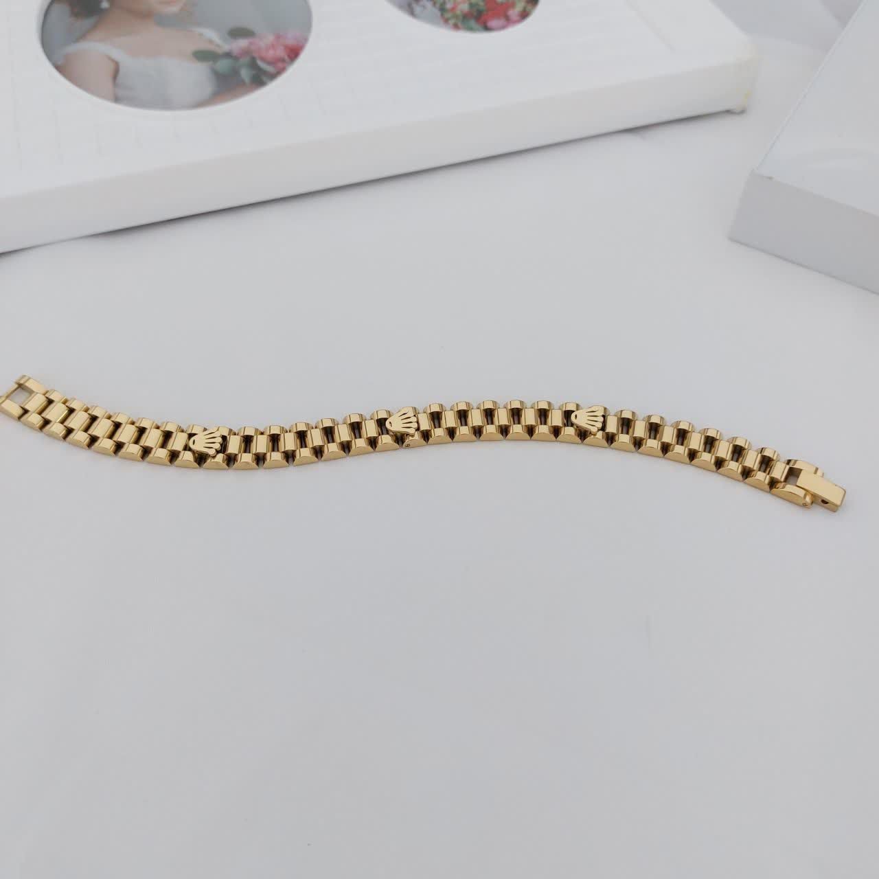 دستبند رولکس کد11083استاینلس استیل.کیفیت عالی با آبکاری درجه یک.ضد حساسیت و رنگ ثابت