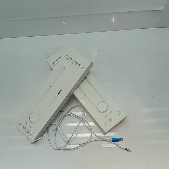 کابل AUX برای گوشی آیفون  همراه با میکروفن