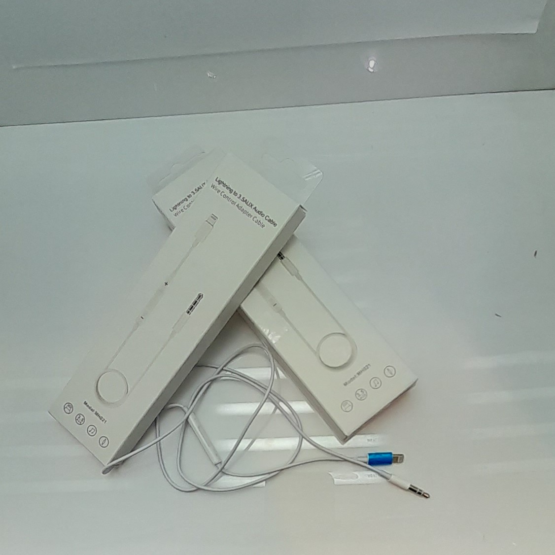 کابل AUX برای گوشی آیفون  همراه با میکروفن