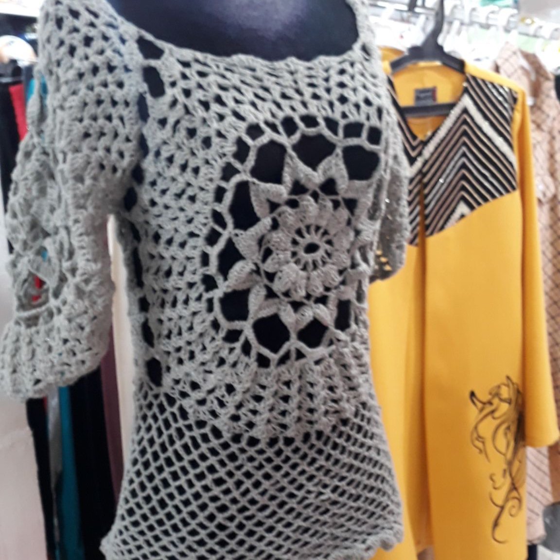 تاپ مجلسی قلاب بافی.نخ مرسی ریزه.سوزن کشی شده 