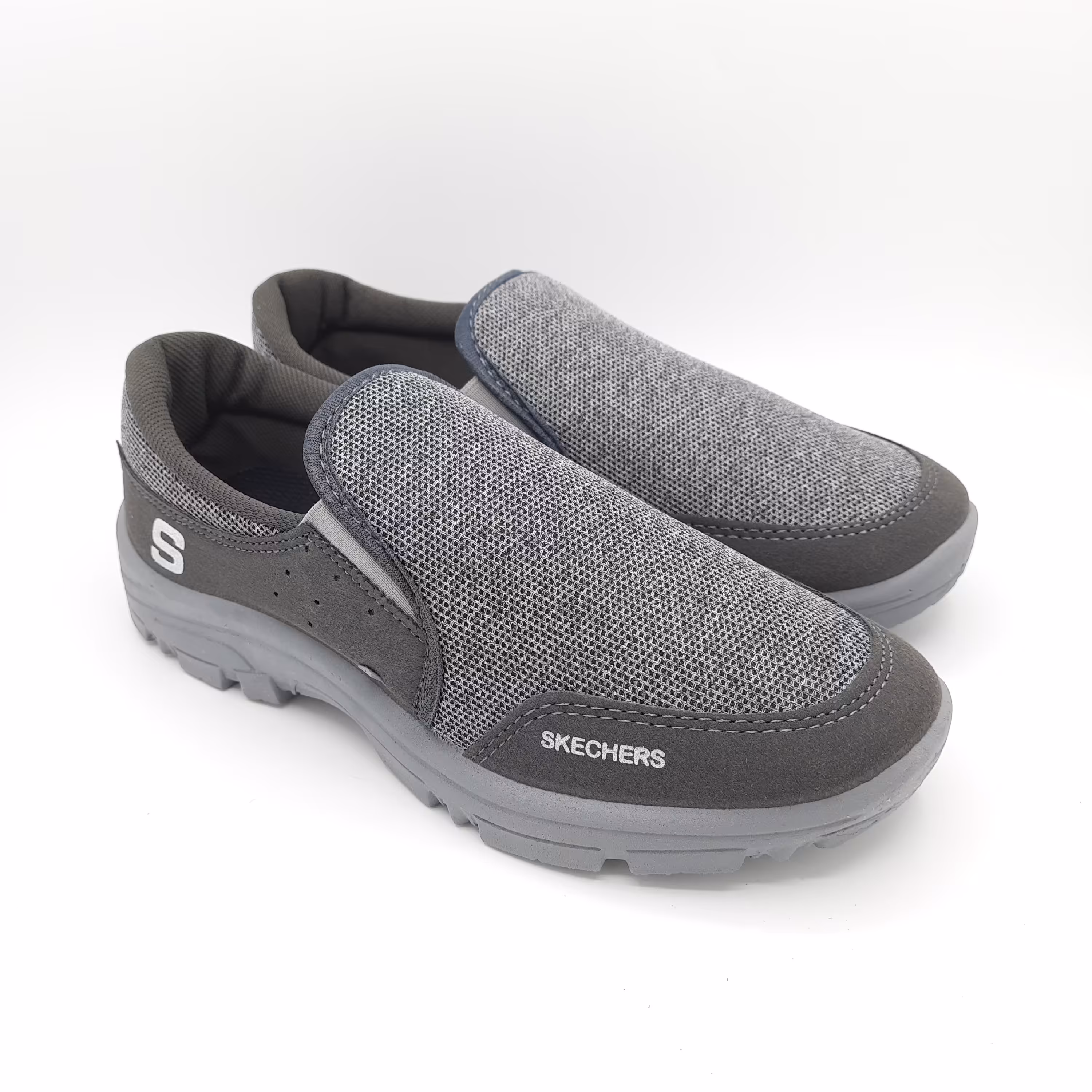 کفش اسپرت اسکیچرز زیره پیو ورزشی فوق العاده نرم وسبک زیره تزریق با ضمانت راحتی روزمره شیک رنگ طوسی زارا  331522