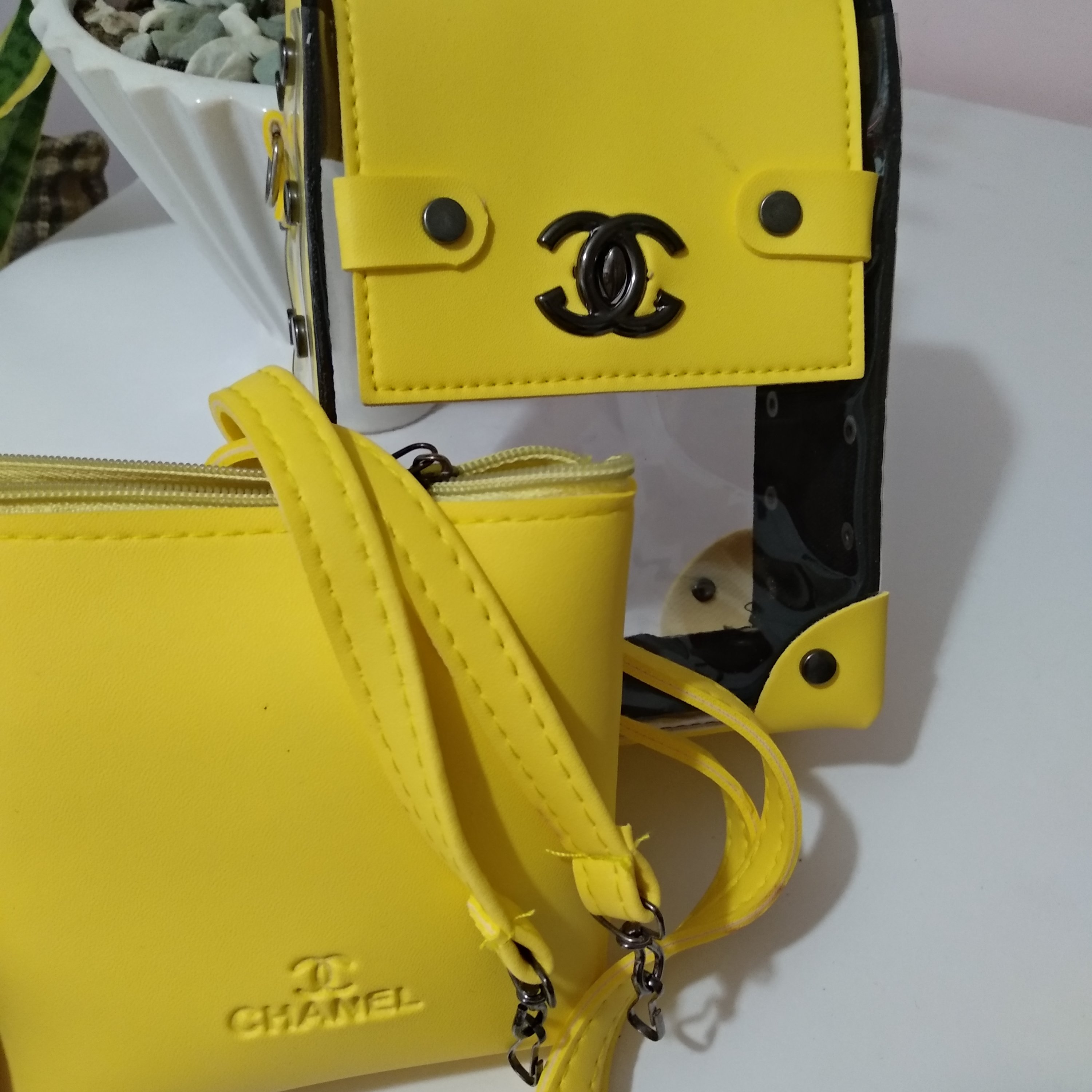 کیف دستی طلقی دارای یک کیف کوچیکتر داخلش با ارسال رایگان