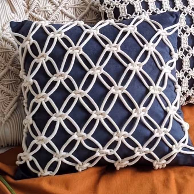 کاور کوسن مکرومه طرح توربافت30×30
. نخ کتان پنبه  شیری . و پارچه متقال
مناسب سرویس مبلمان