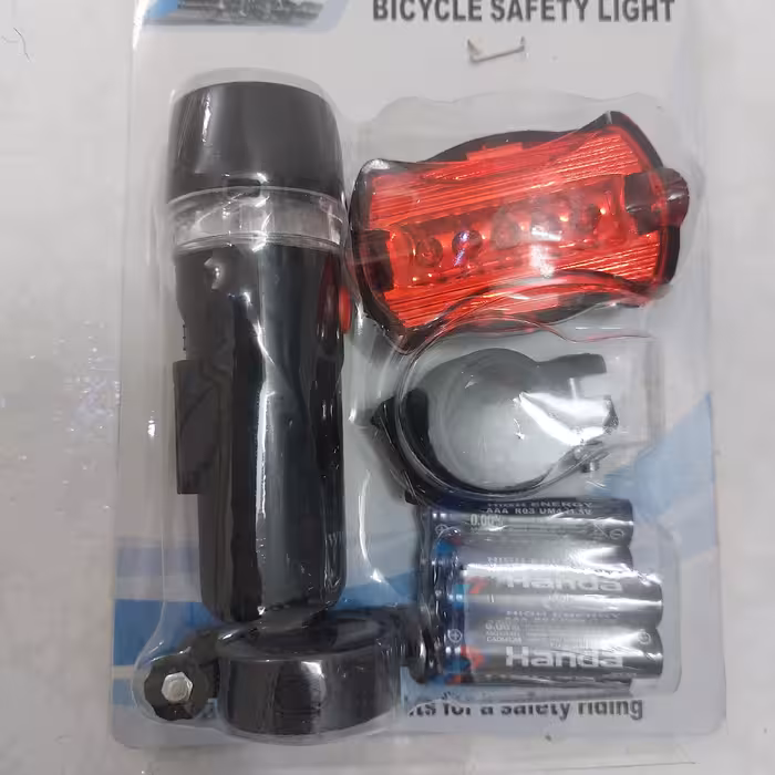 چراغ هالوژن عقب و جلو دوچرخه همراه با 6 عدد باطری رایگان