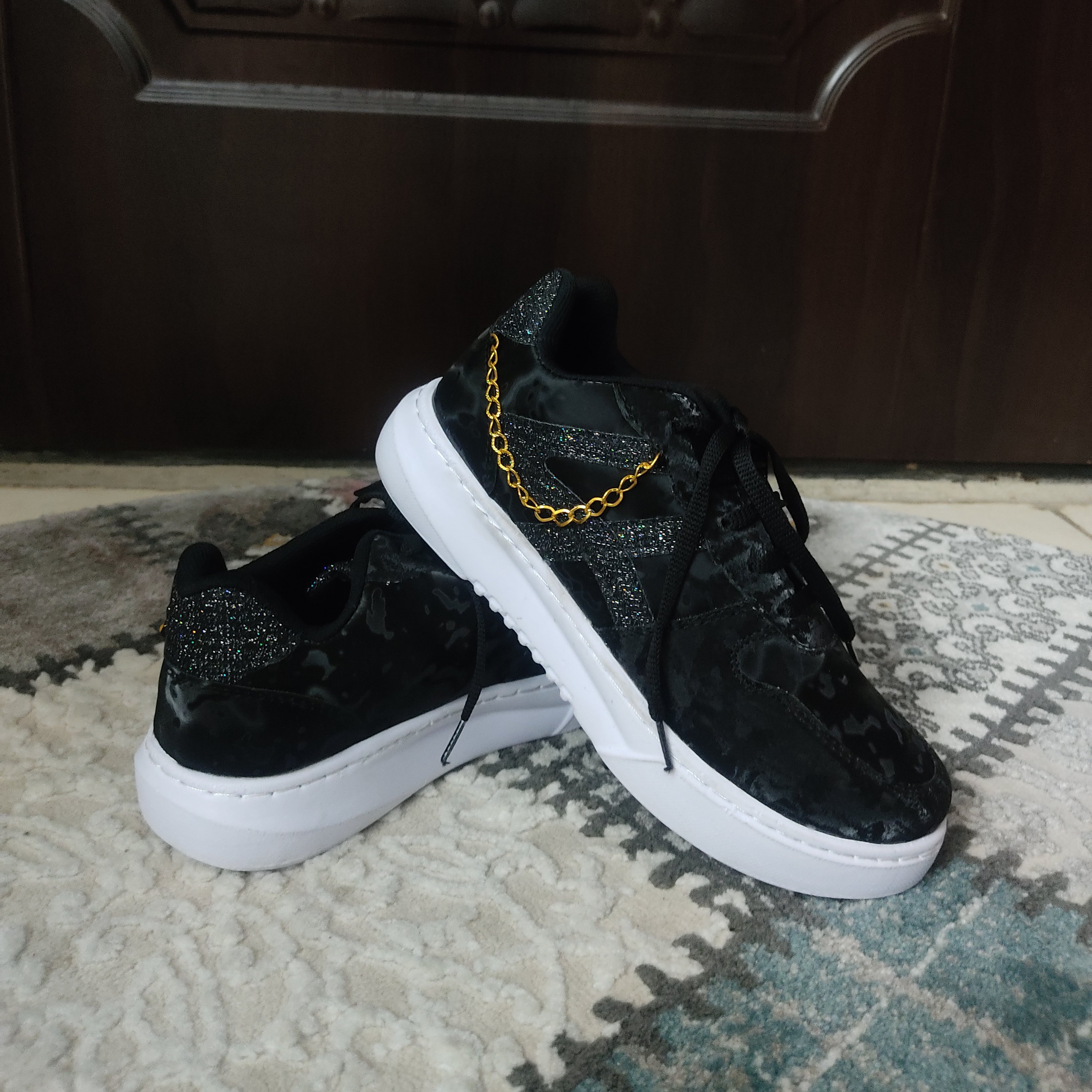 کتانی مشکی زنانه پتینه کتونی دخترانه مشکی کتانی مشکی مجلسی کتونی زنانه خرید از عمده فروشی خرید کتونی ارزان 