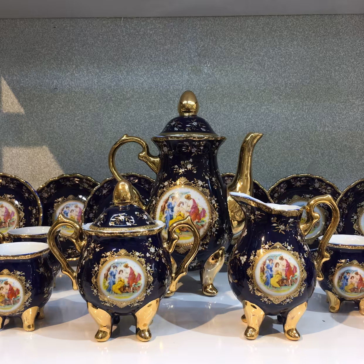 چای خوری سه دختر سورمه ای طرح پا فیلی(مارک لمونژ)پسکرایه