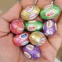 شکلات تخم مرغی مغزدار آیدین 