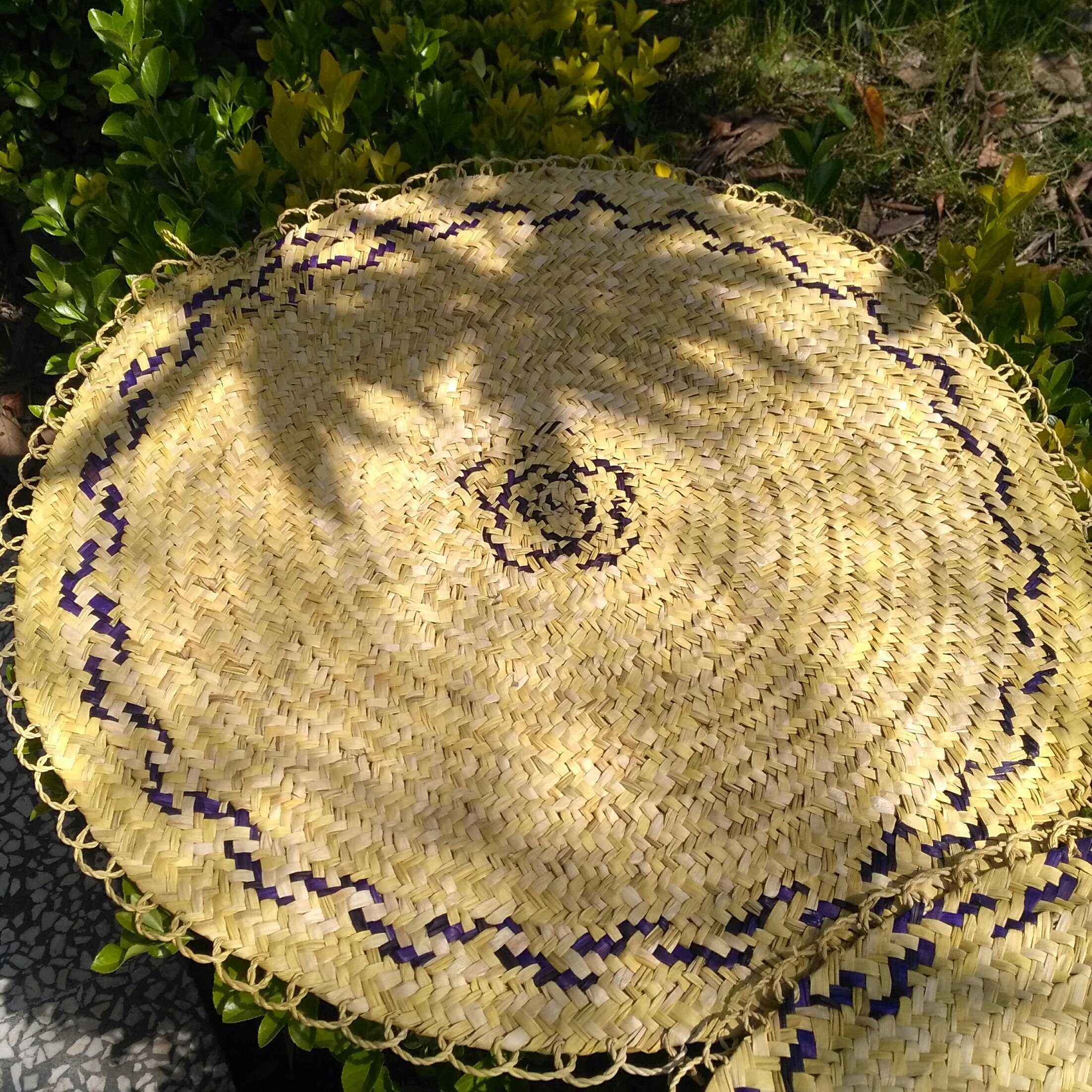 سفره گرد حصیر ی
بافت شده با گیاه طبیعی
بافت زیبا
ابعاد 70*70
دارای وزن 500گرم