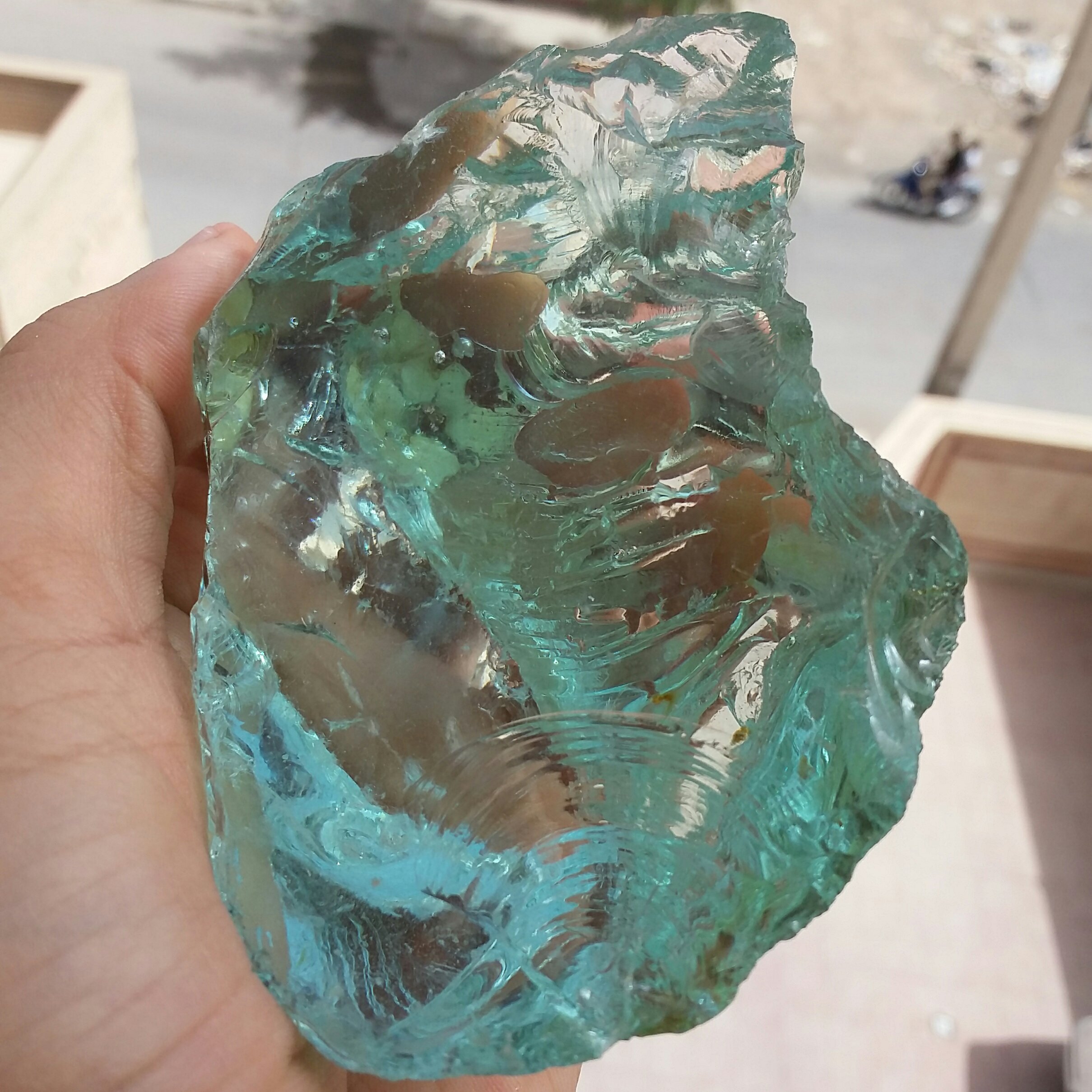 سنگ راف خام غولپیکر آبسیدین سبز آبی اصل محششرر 100 در صد طبیعی شاهکار خلقت
تصویر از چند جهت محصول