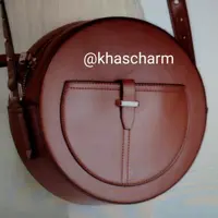 کیف گرد زنانه چرم طبیعی  دست دوز  مدل آوا تیاراچرم مشهد