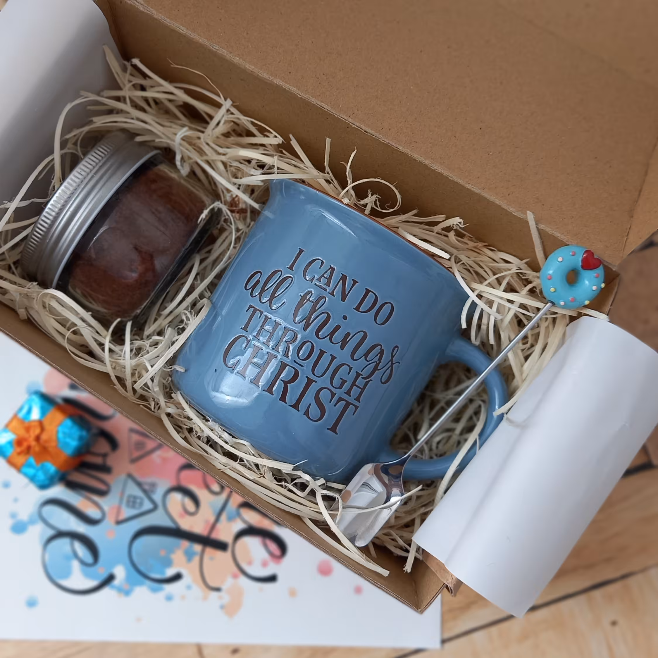 جعبه هدیه شامل ماگ سرامیکی و قاشق و هات چاکلت