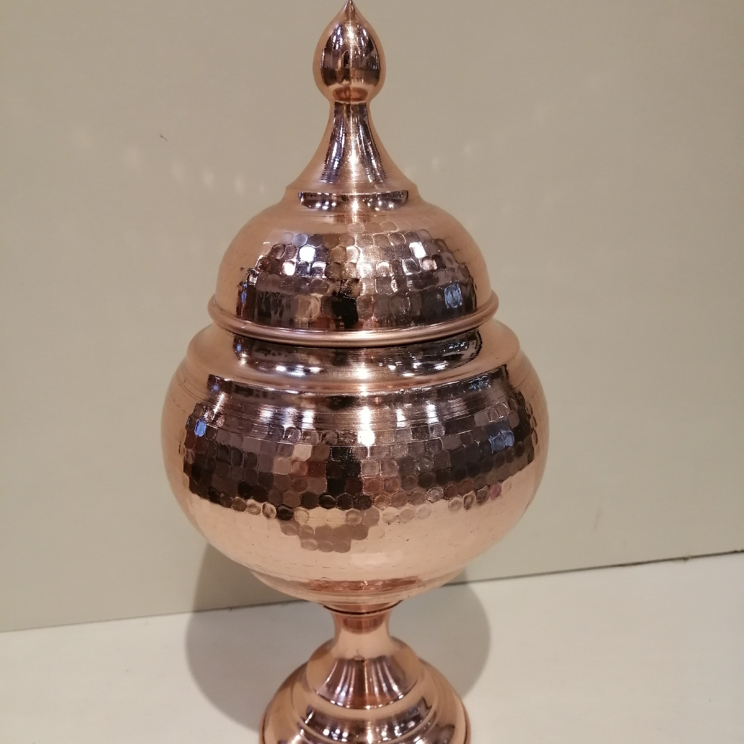 شکلات خوری گنبدی مسی پایه دار شکمدارسایز4