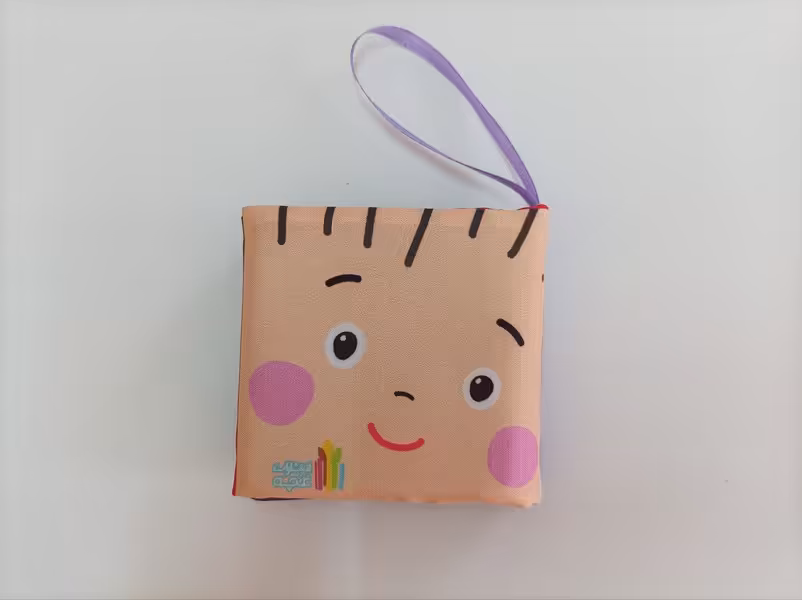 کتاب پارچه ای نی نی من قشنگه نشر مامان کتاب