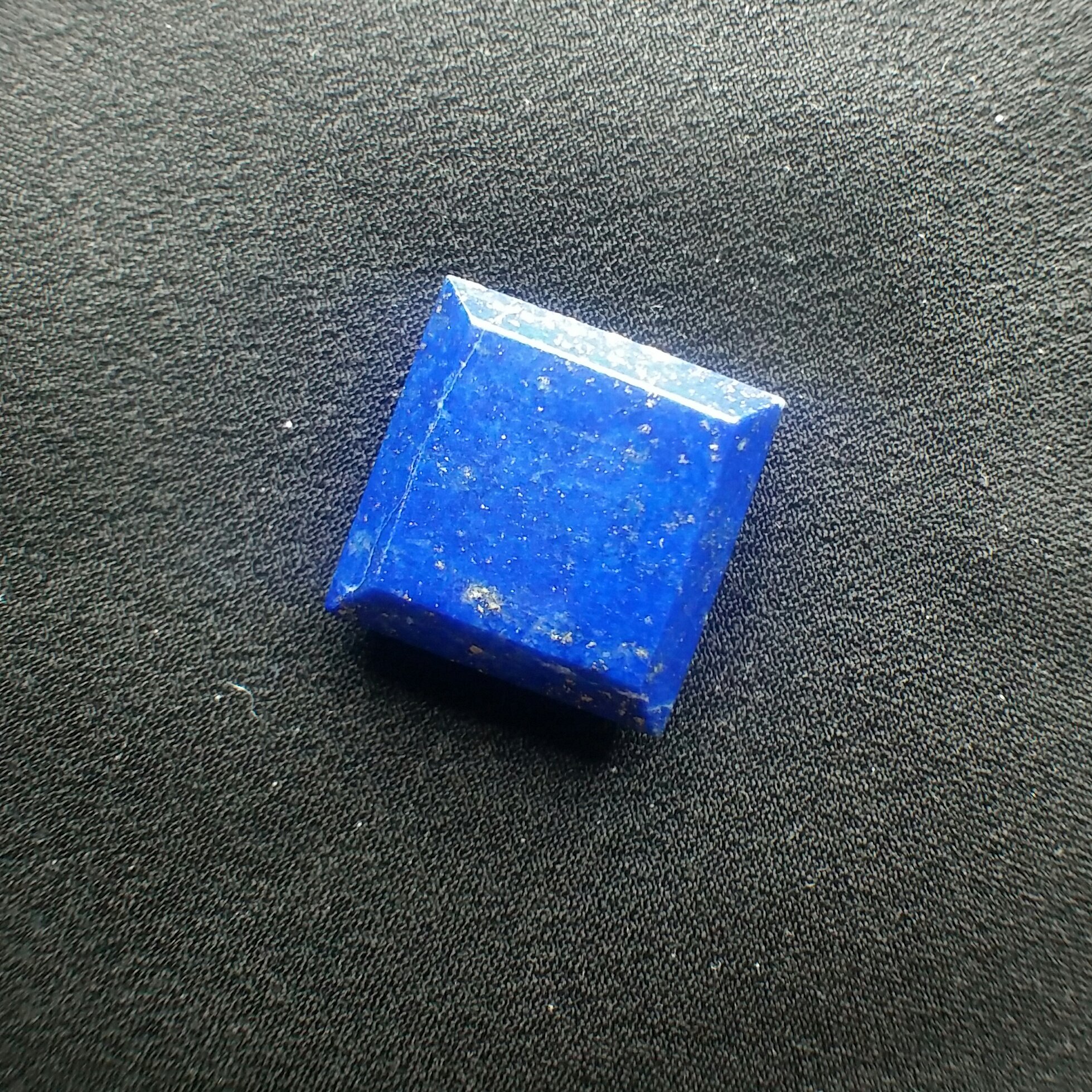 نگین لاجورد دو طرف پولیش دو طرف تراش جواهری پیریت طلایی