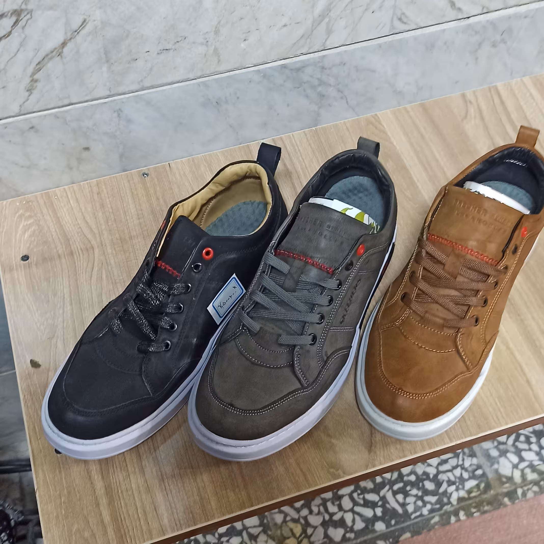 کفش های اسپرت و فوق العاده زیبای کالج با چرم مصنوعی و بسیار سبک و با کیفیت 