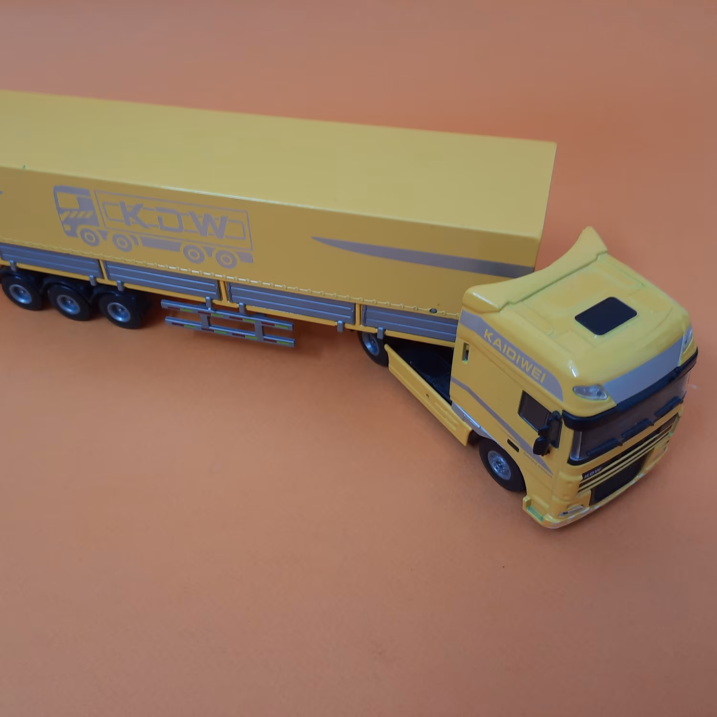 ماکت اسکانیا فلزی زرد کایدویی kdw