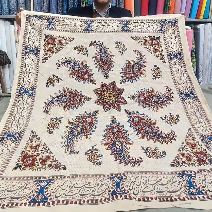 سفره قلمکار سفره کرباس سفره چیت گری ،دور دوخته صادراتی حاشیه شعر طرح بُته خورشید سنتی (درجه2 در بین دسته کیفیت اعلا)