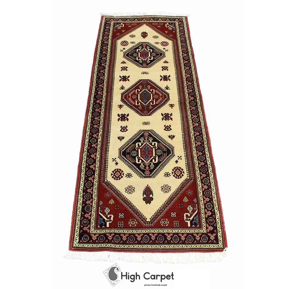 فرش دستبافت کناره 2.5 متری زمینه کرم نقشه لوزی بافت آباده شیراز کد 0582