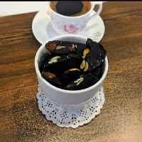 اسلایس رژیمی شکلات تلخ بادام زمینی 