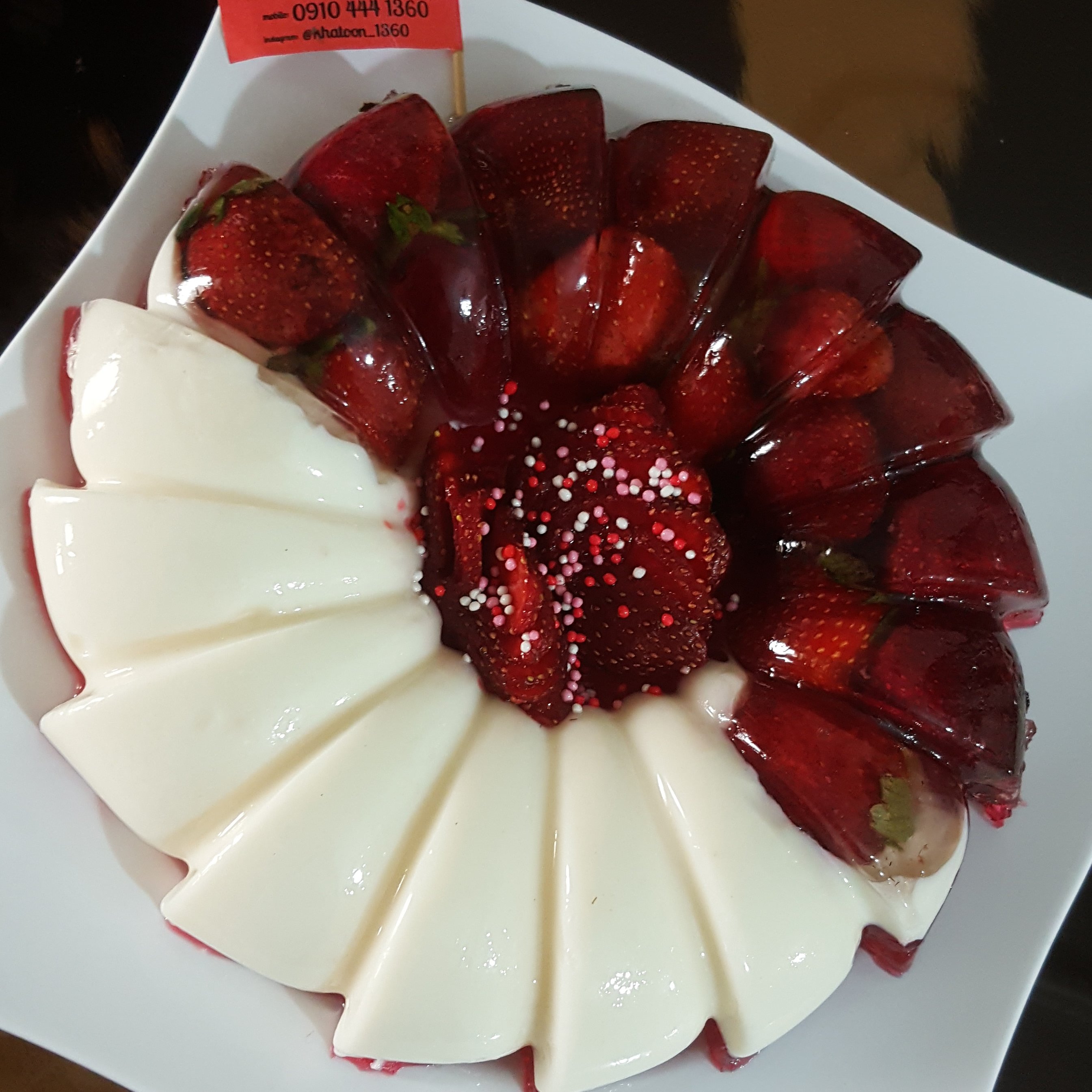 ژله و پاناکوتا ویترینی میوه ی فصل