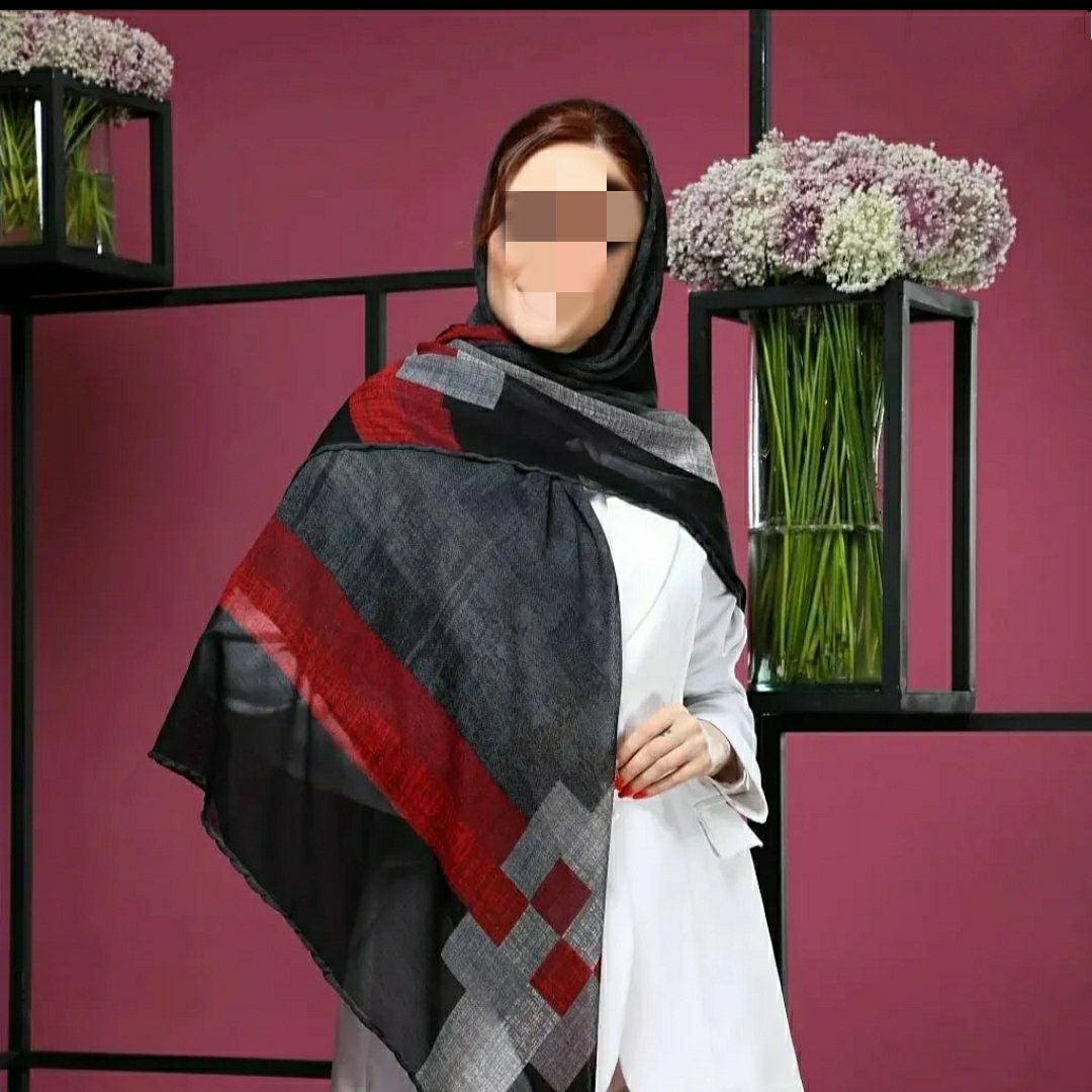 روسری قواره بزرگ ، رنگ مشکی ، قواره 140 ، جنس  ابریشم گارزا ،طرح حاشیه قرمز