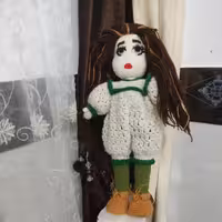 عروسک بافتنی مدل دختر گیسو کمند کاملا کار دست میباشد 