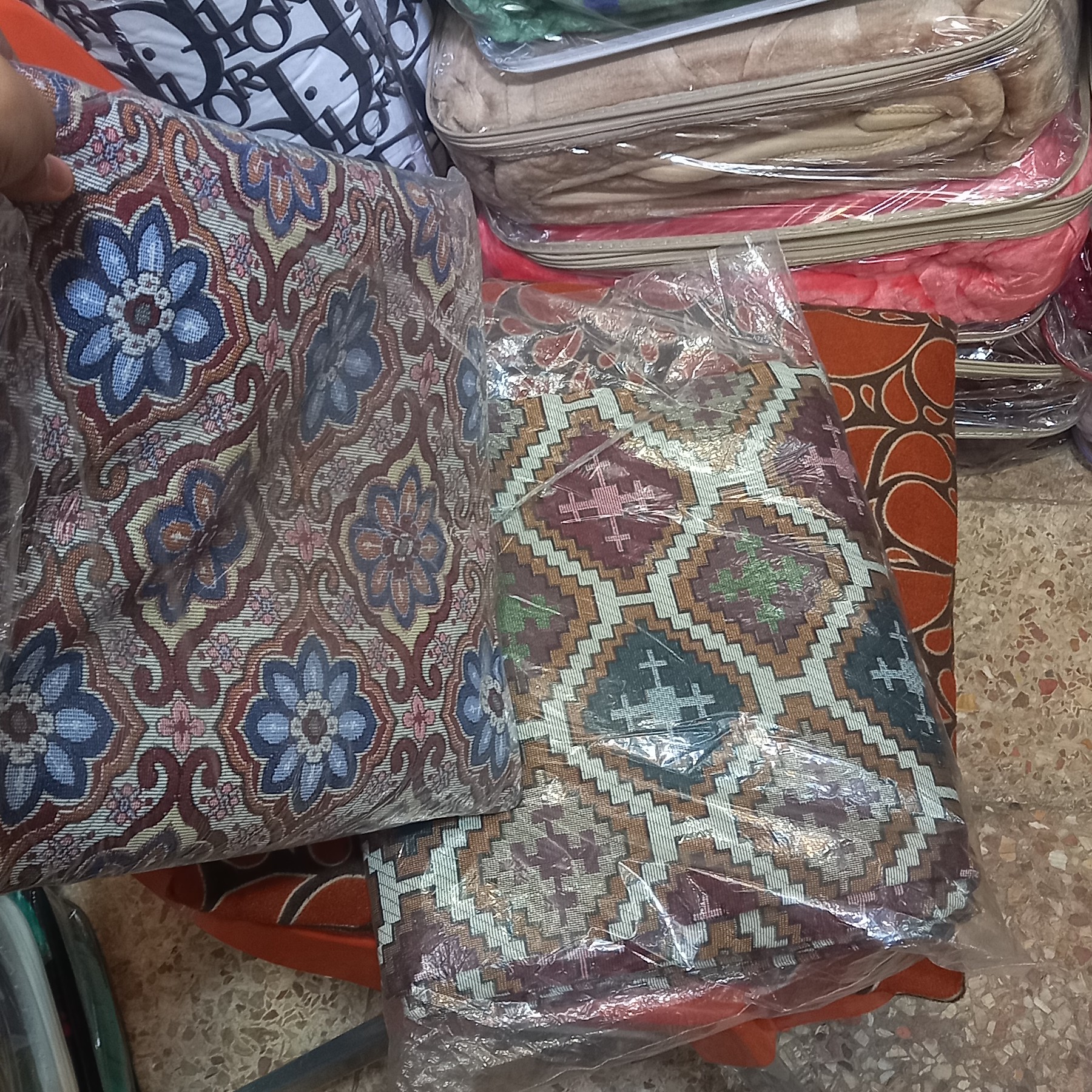 زیر سفره ای پارچه سنتی 6 متری و در طرح های مختلف و زیبا