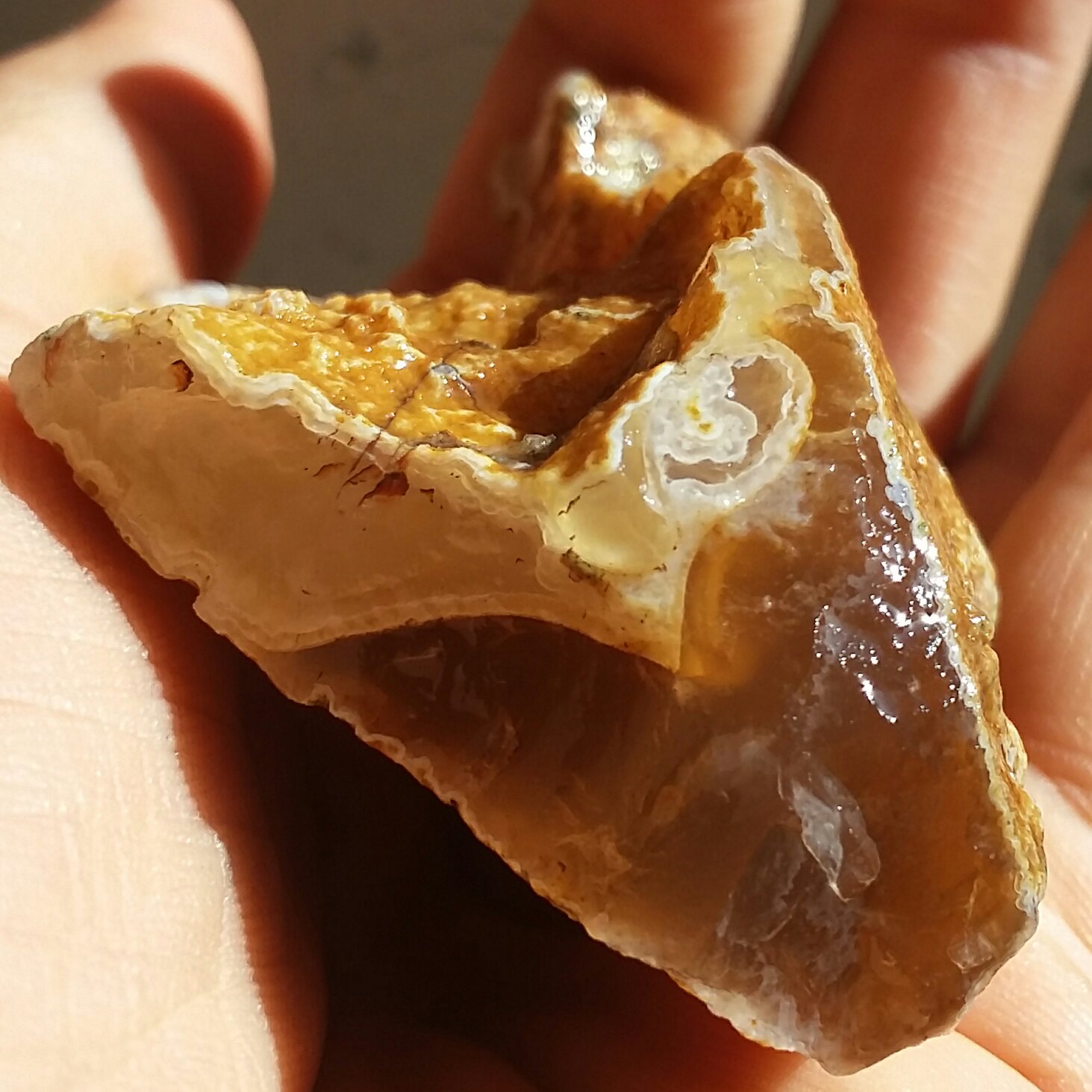 سنگ راف عقیق عسلی محشششر
بینظیر 100 در صد طبیعی شاااهکار خلقت
با قابلیت ساخت چند نگین زیبا