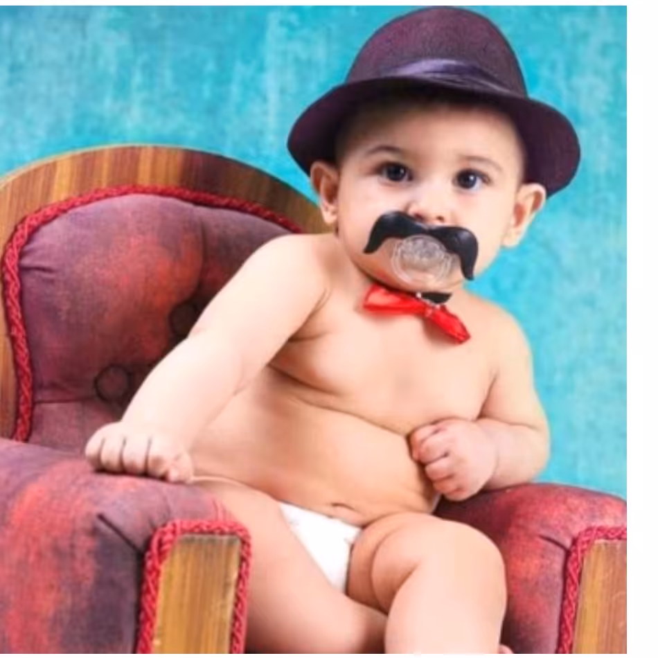 پستانک سیبیل و لب نوزاد