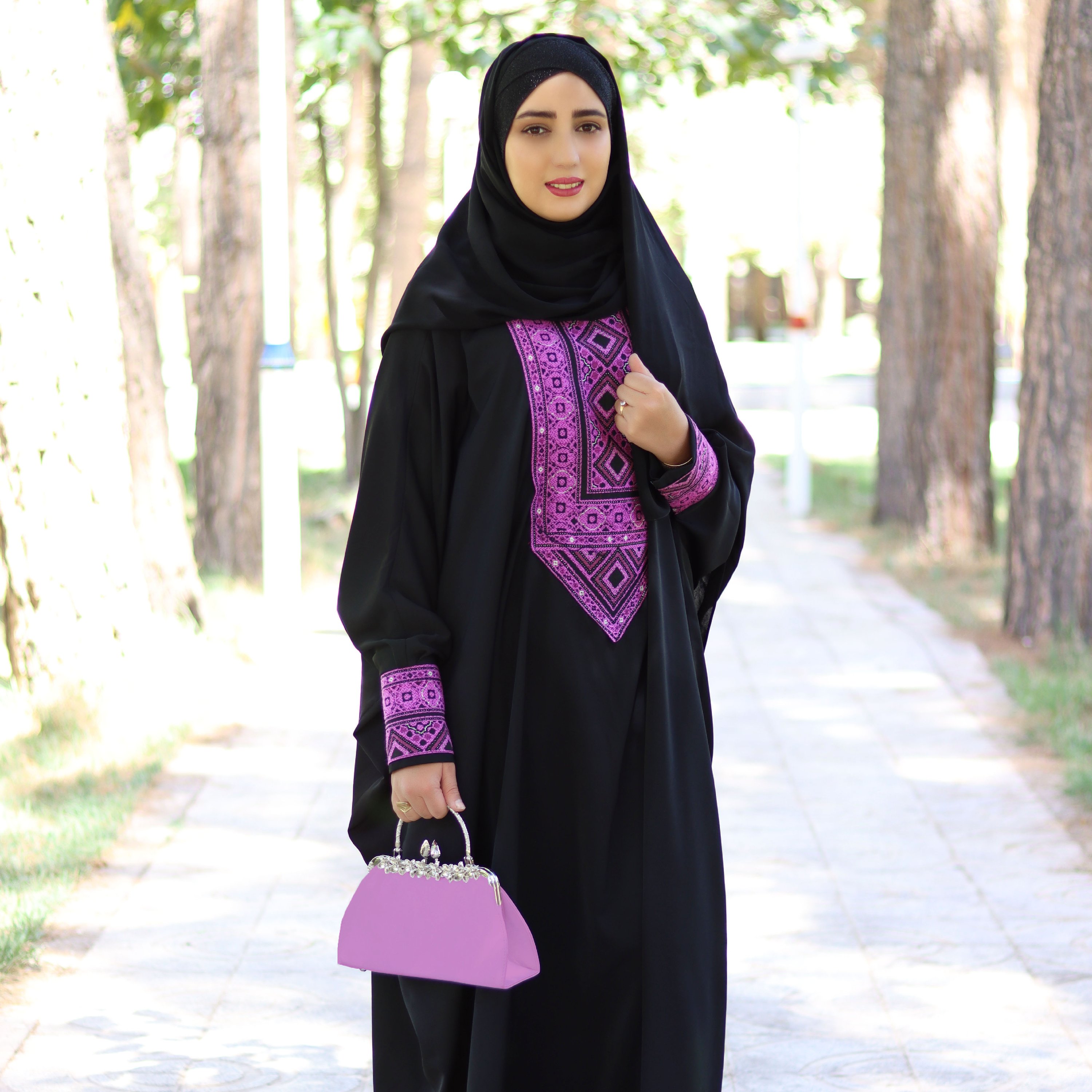 مانتو عبایی پنل سوزن دوزی