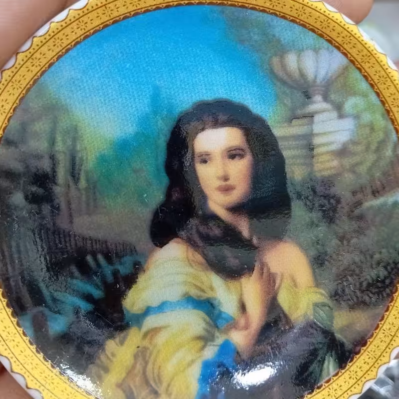 مگنت درطرح و رنگ مختلف                                     زیبا ومناسب برای یخچال                                 