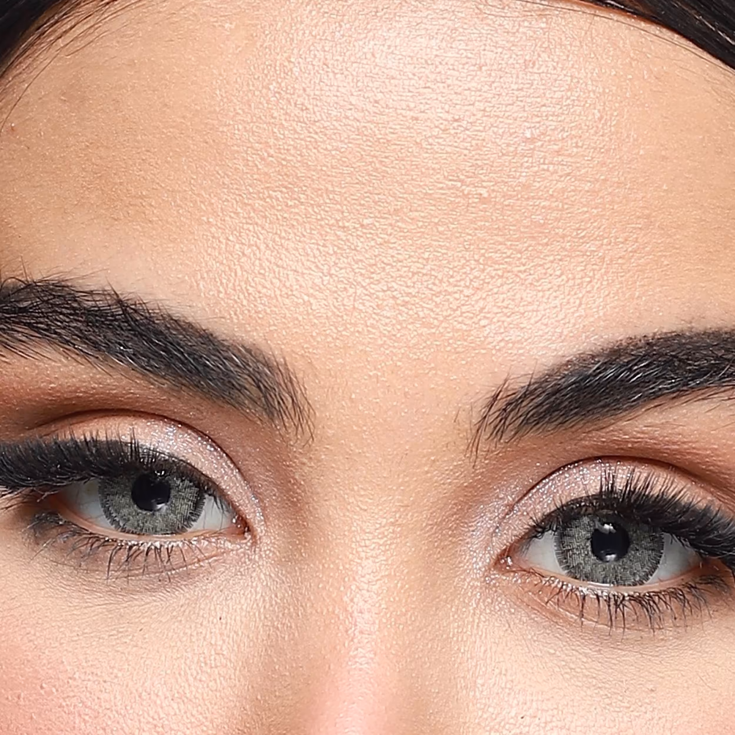 لنز چشم بیوتی سالیانه رنگ زیتونی خاکستری دوردار