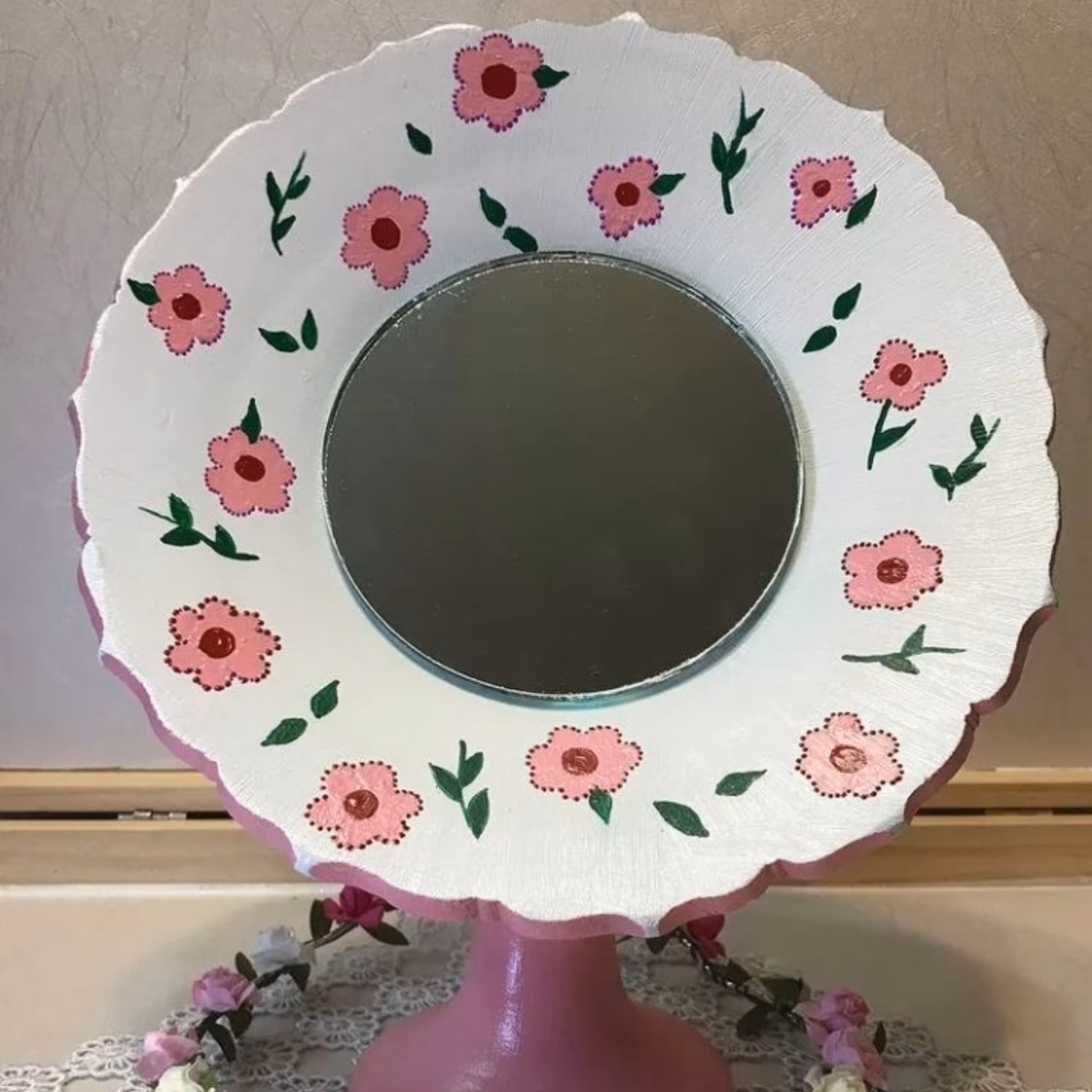 آینه سفالی طرح گل.رنگ آکریلیک سفید صورتی طراحی شده با متد نقطه کوبی (پس کرایه)