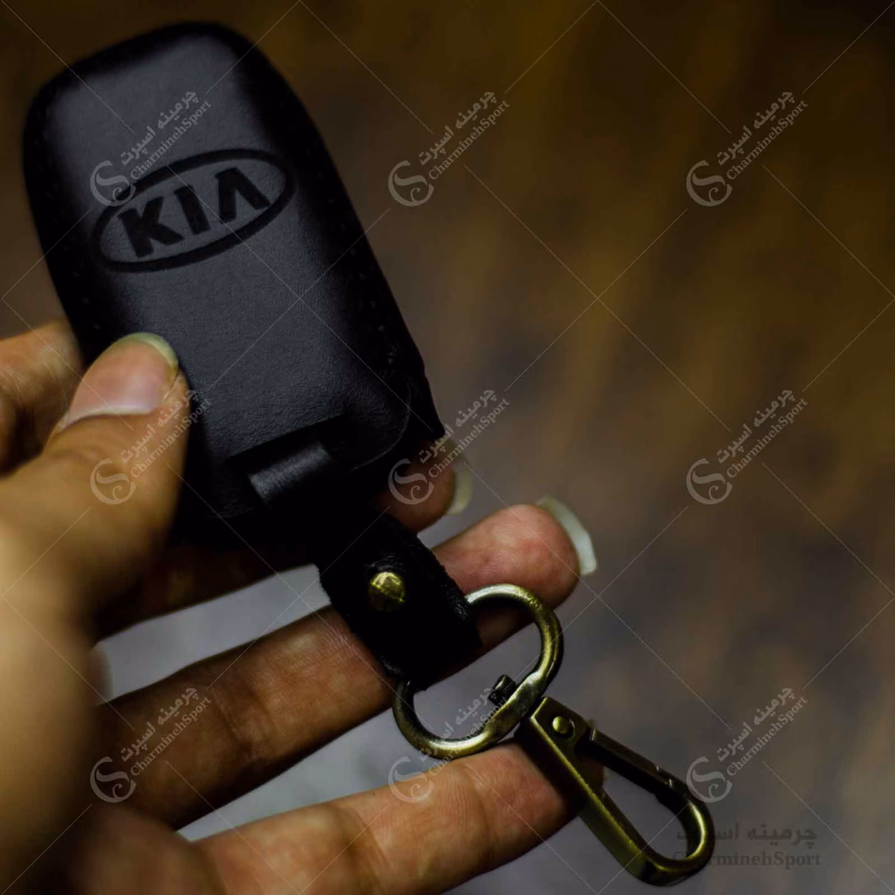 جاسوییچی چرم طبیعی گاوی مشکی مناسب کیا 4دکمه