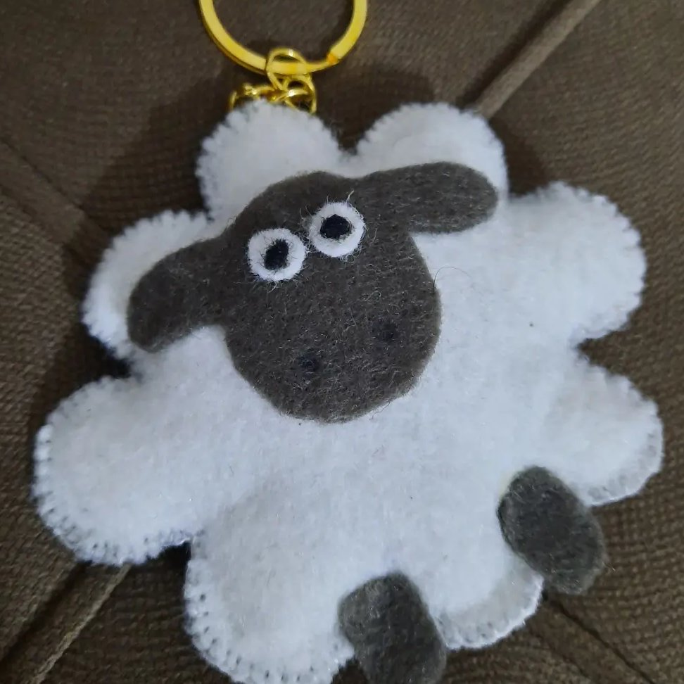 جاسوئیچی و عروسک نمدی