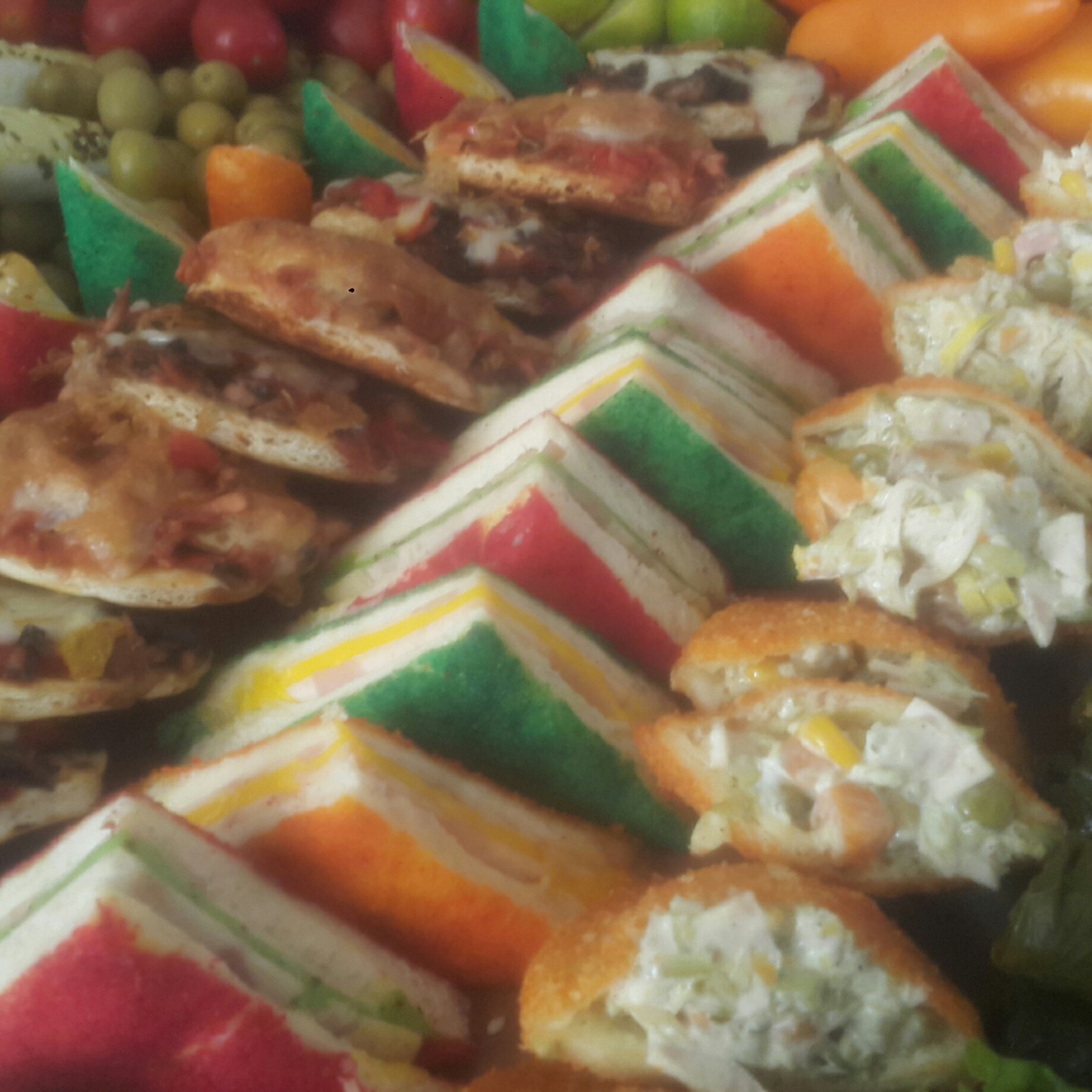 پودر  سوخاری رنگی،تمیز و بهداشتی در رنگهای مختلف مورد استفاده جهت خوراکیهای فست فود و فینگر فود 