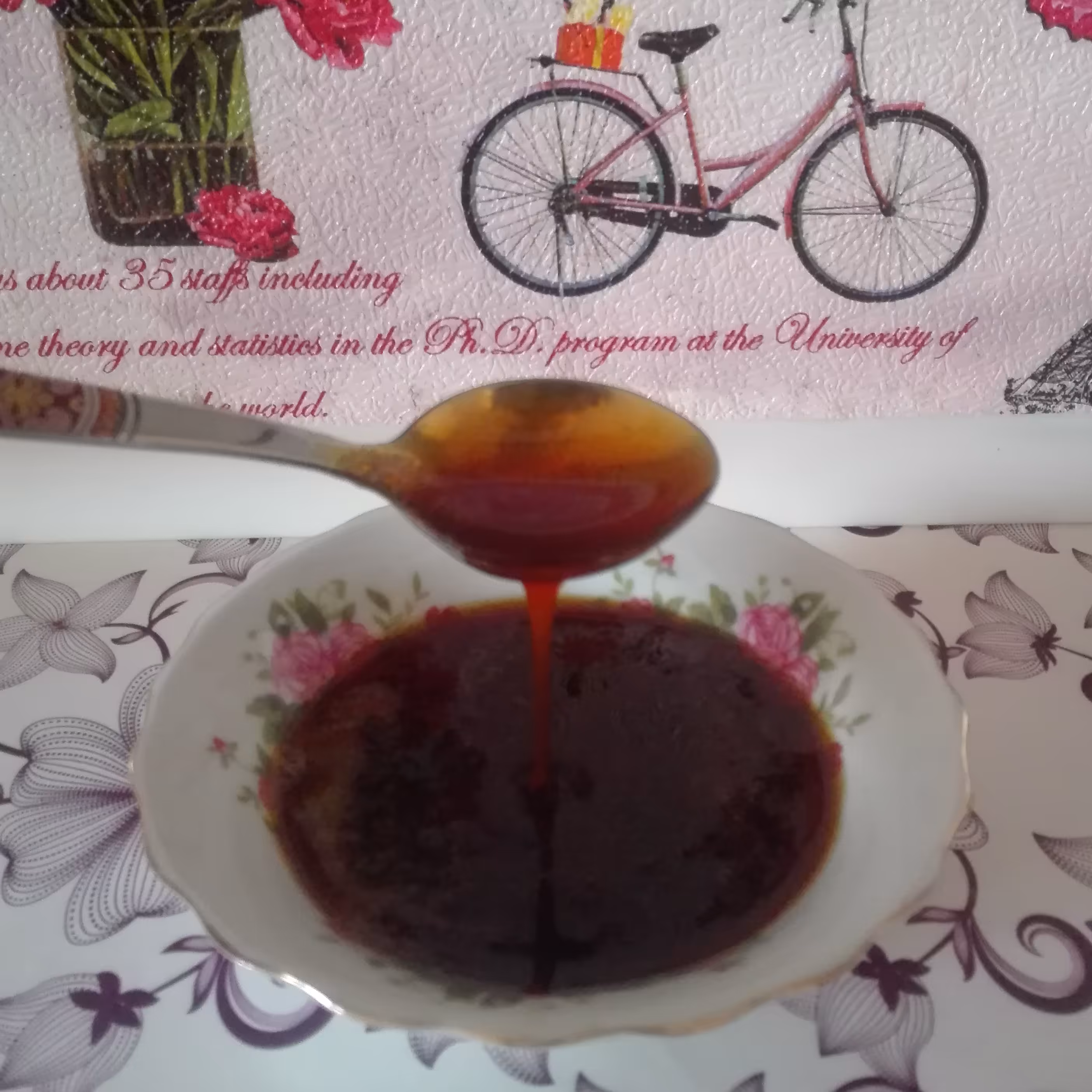 شیره ی  انگور خونگی باطعمی شیرین و خوشمزه کاملا ارگانیک وخالص و  بدون هیچ مواد افزودنی و شکر یک کیلویی 