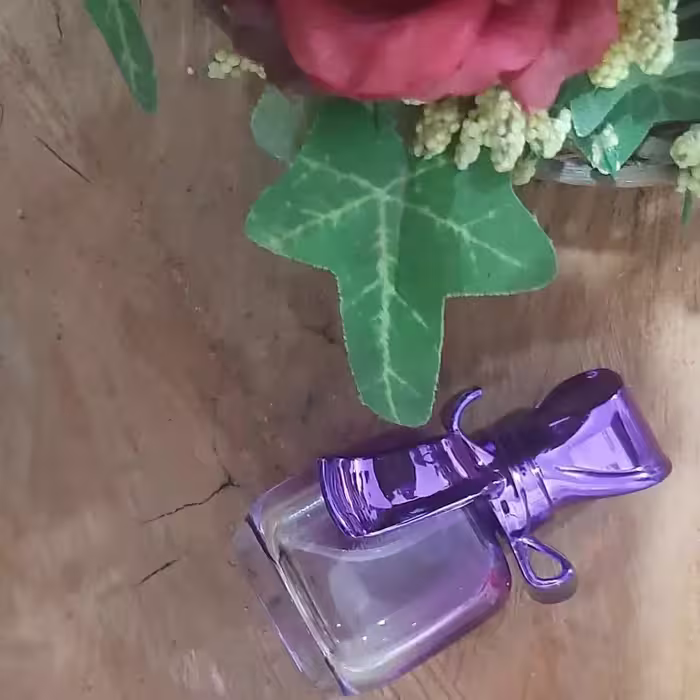 عطر لالیک -آمیتیس اسپری افشان (ده گرمی)