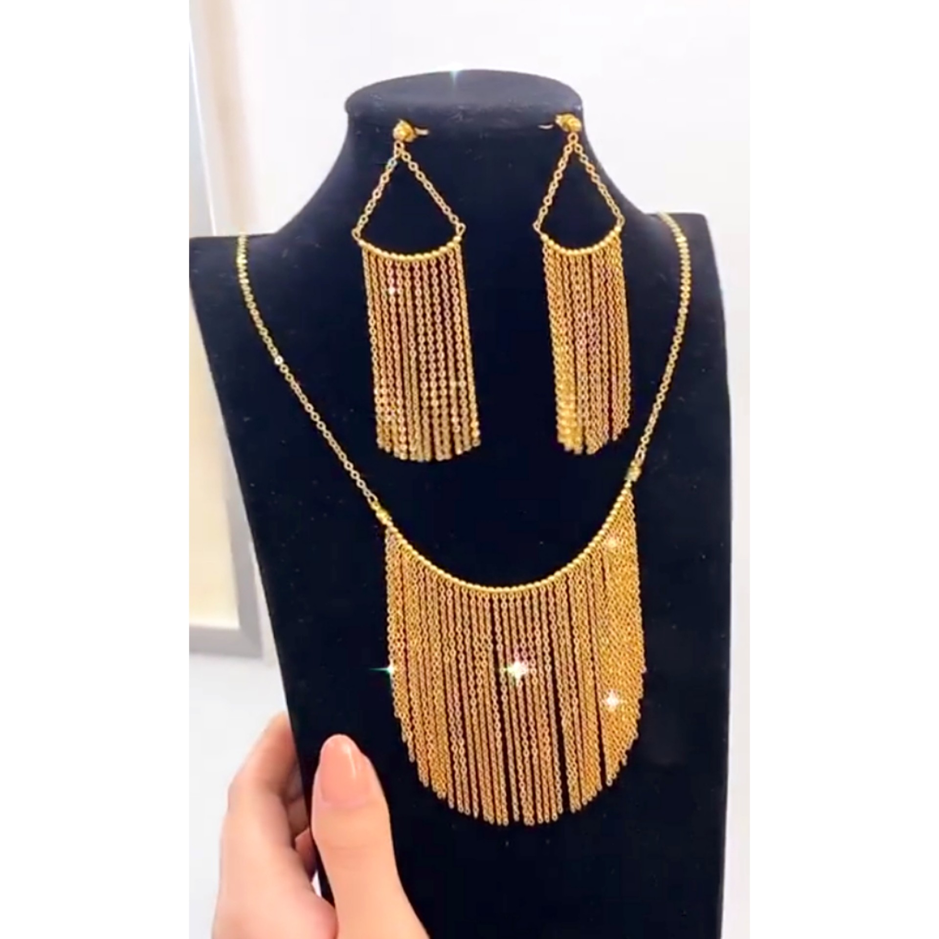 ست بدلیجات استیل مشابه طلا نیم ست،ابکاری طلا،ارسال رایگان،رنگ ثابت تضمینی،مناسب استفاده روزانه ودائم وهدیه،بدلیجات استیل