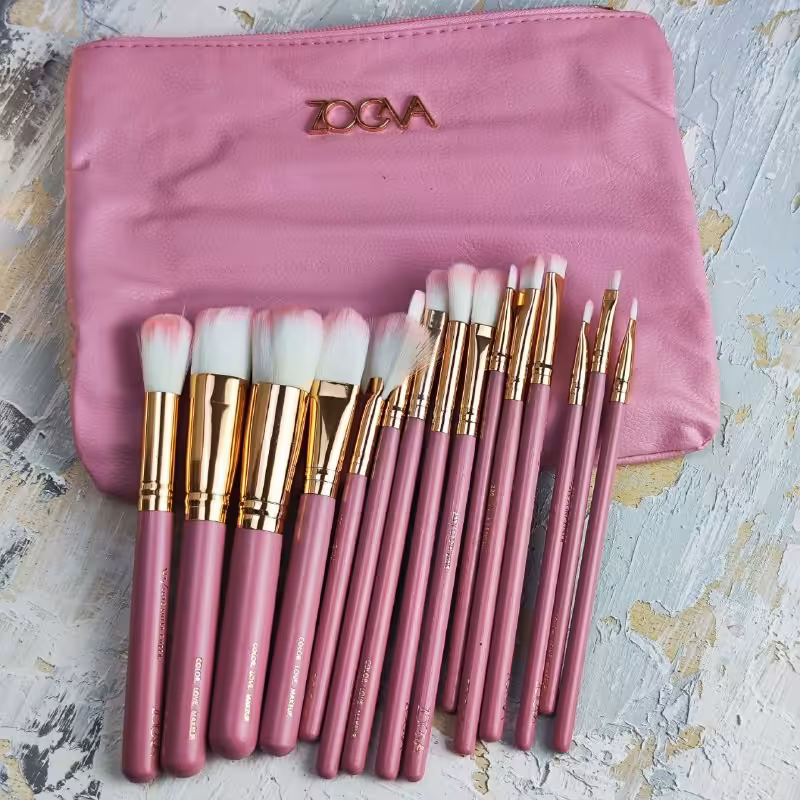 براش 15 تیکه زوویا
کد 2574

کیفیت بسیار عالی صددرصد همانند تصویر  و تراکم بالا 
بهترین کیفیت موجود در بازار
