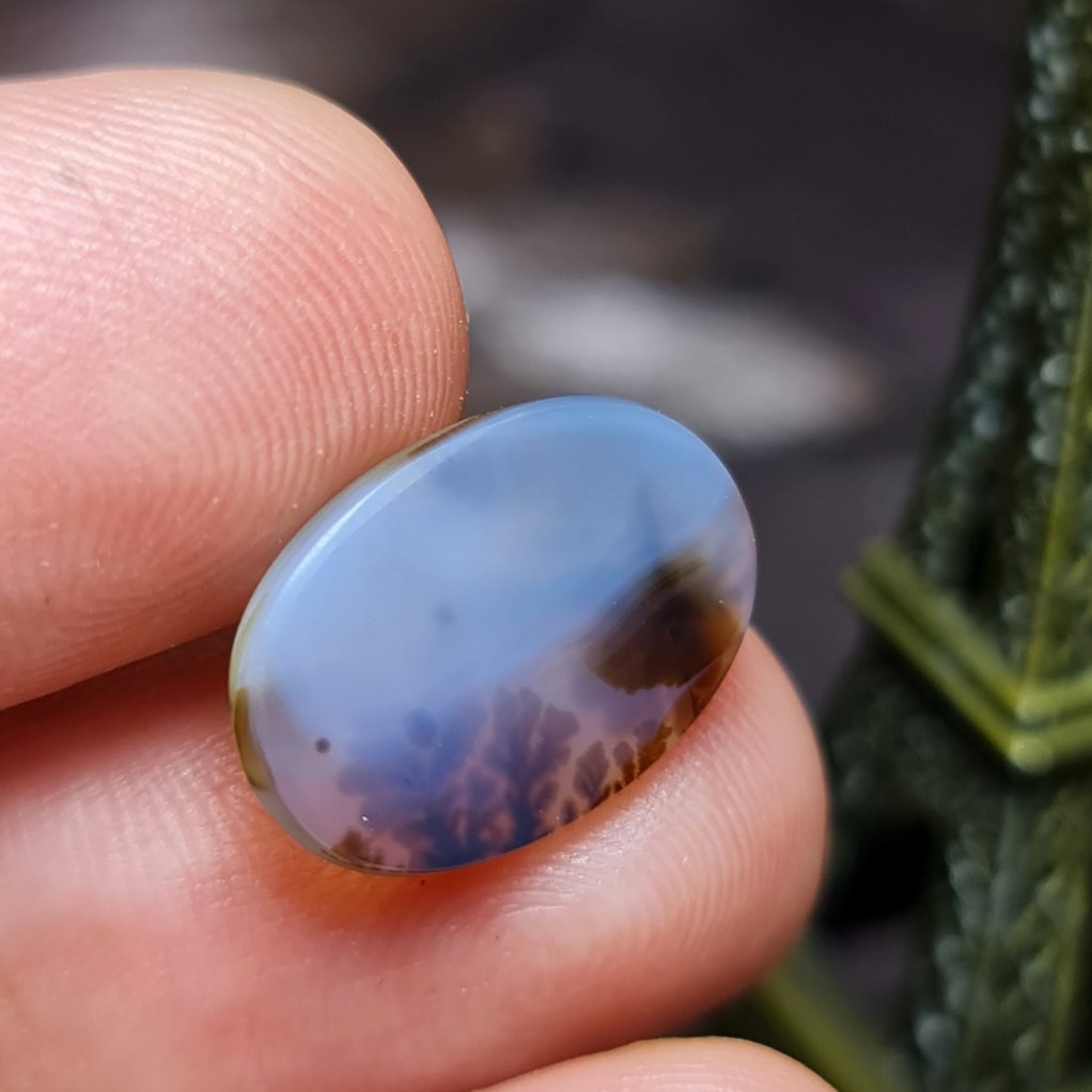 نگین فوق العاده زیبای سنگ صد درصد طبیعی عقیق شجر درختی منظره پنهان اصل قائن
کد 26393
