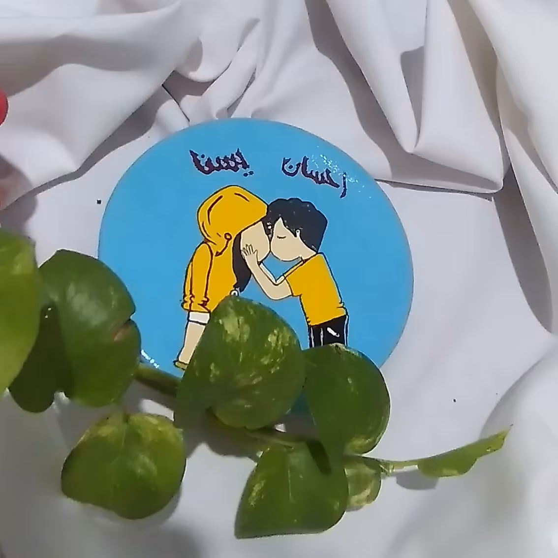 سفال رنگینه  یه سری کارهای خوشگل دیکه داره طرح خواهر و برادری با مدلهای مختلف و با سلیقه شما روی اجسام دیگر طراحی میشه .