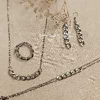 ست دستبند و گردنبند و گوشواره و انگشتر کارتیر نقره ای 