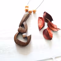 اسم چوبی ندا جنس چوب گردو  معرقکاری  دستساز چوبکده بید سفید