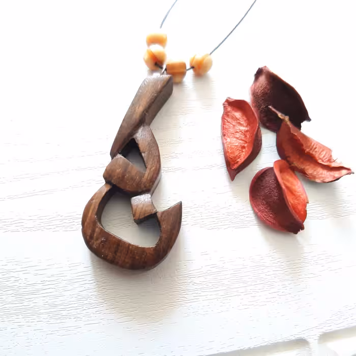 اسم چوبی ندا جنس چوب گردو  معرقکاری  دستساز چوبکده بید سفید