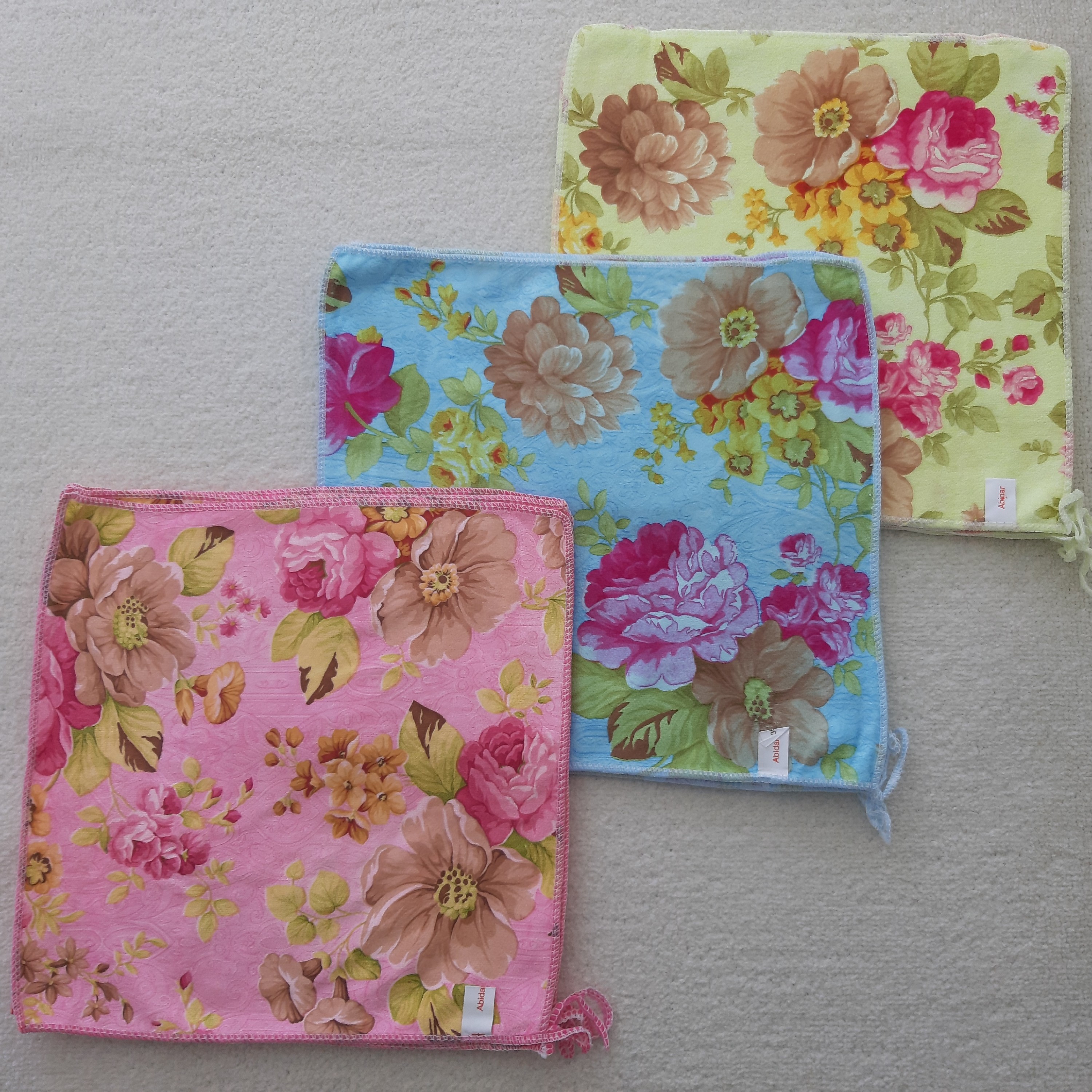 دستمال آنجل گلدار اندازه 35 در 35( بسته 12 عددی) ورن 49 گرمی