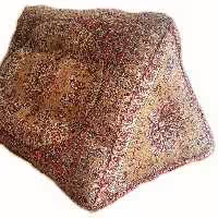 پشتی ترمه مثلثی قابی کرم