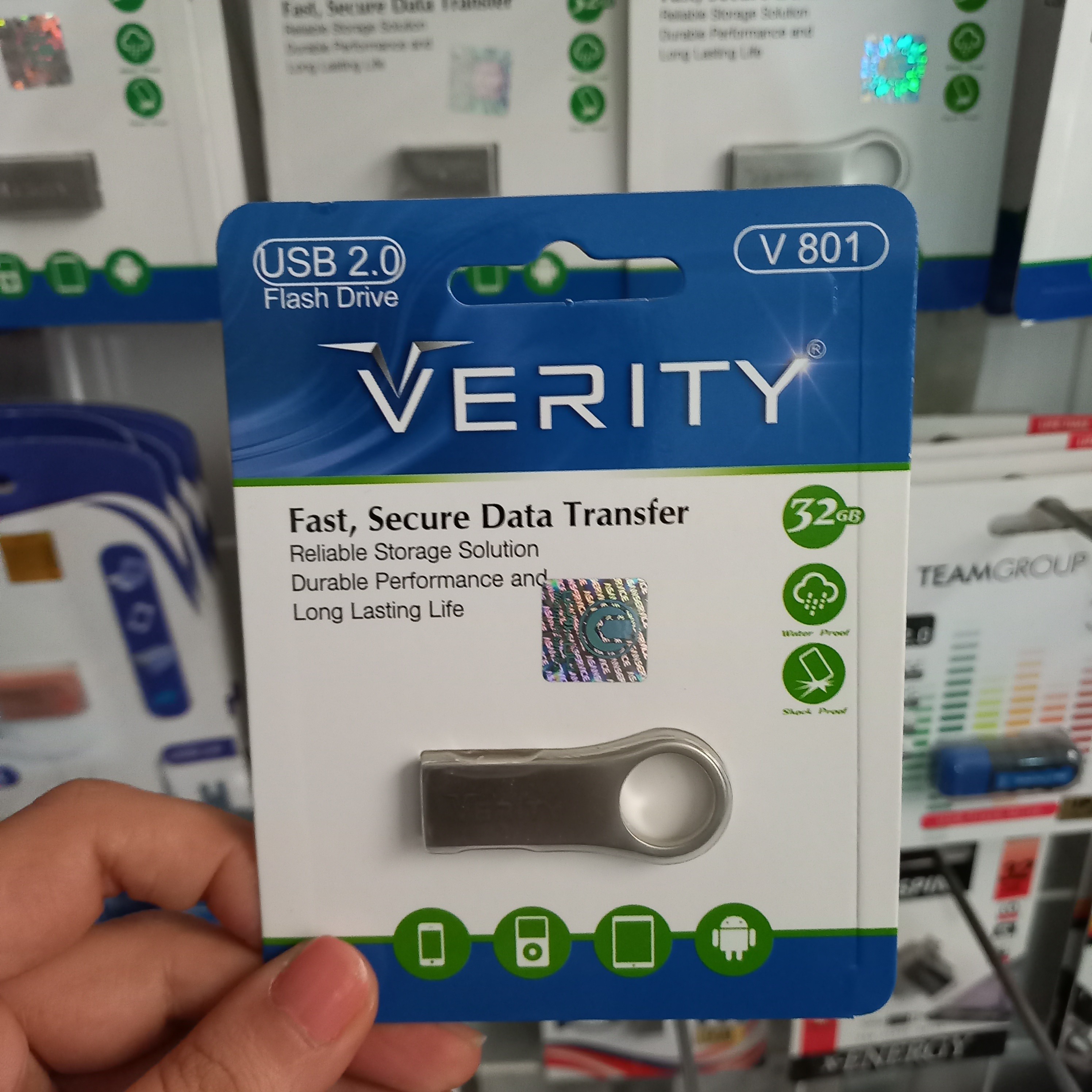 فلش 32گیگ وریتی VERITY V801 فلزی دارای گارانتی مادام هدیه بند فلش