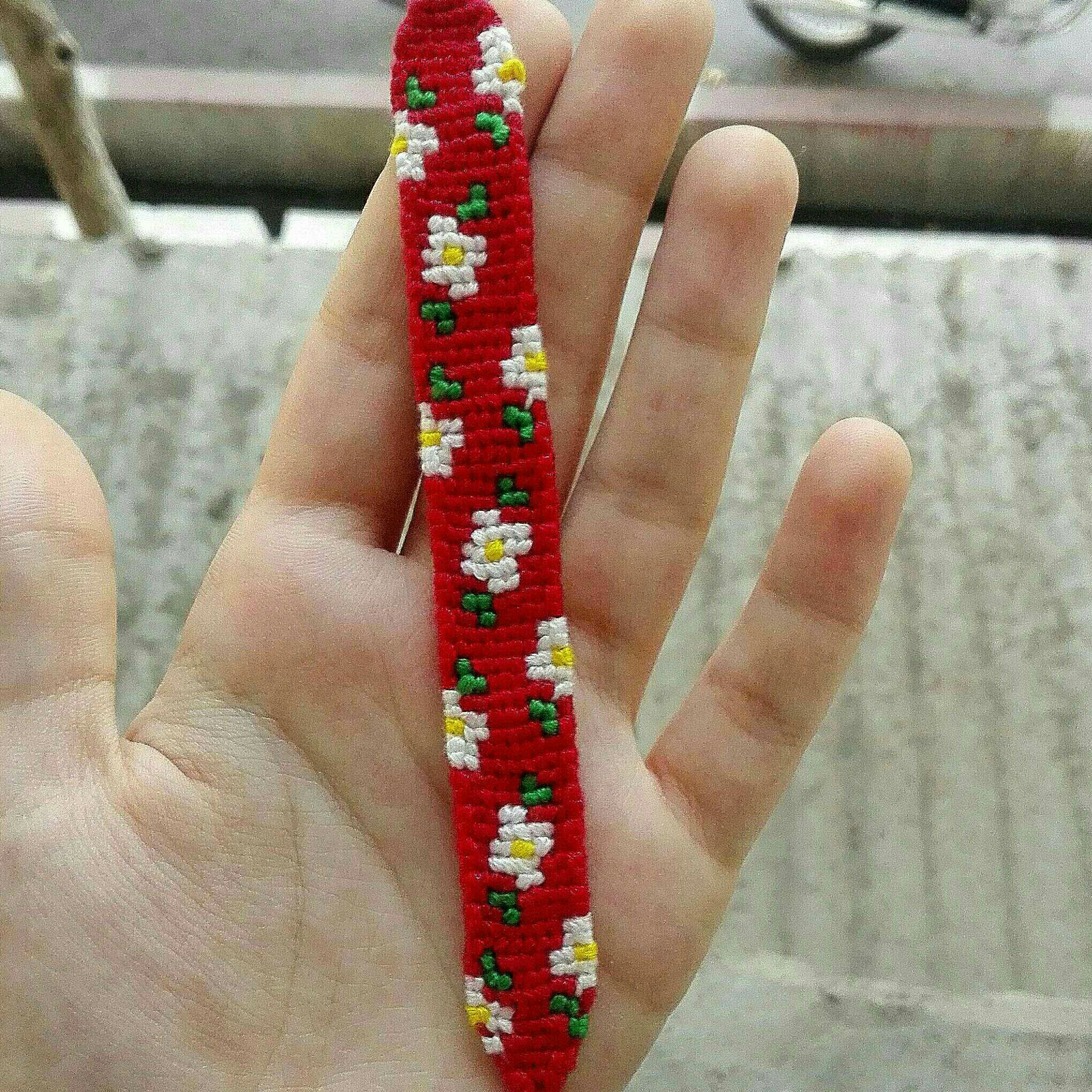 دستبند دوستی طرح گل شیک